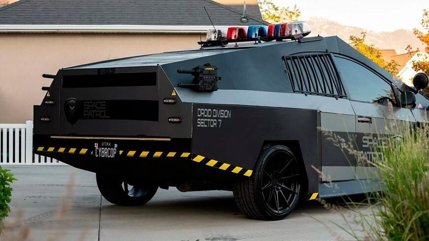Toyota Prius превратили в копию Cybertruck в США