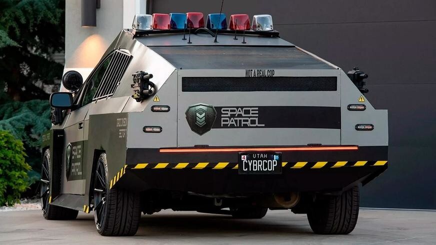 Toyota Prius превратили в копию Cybertruck в США