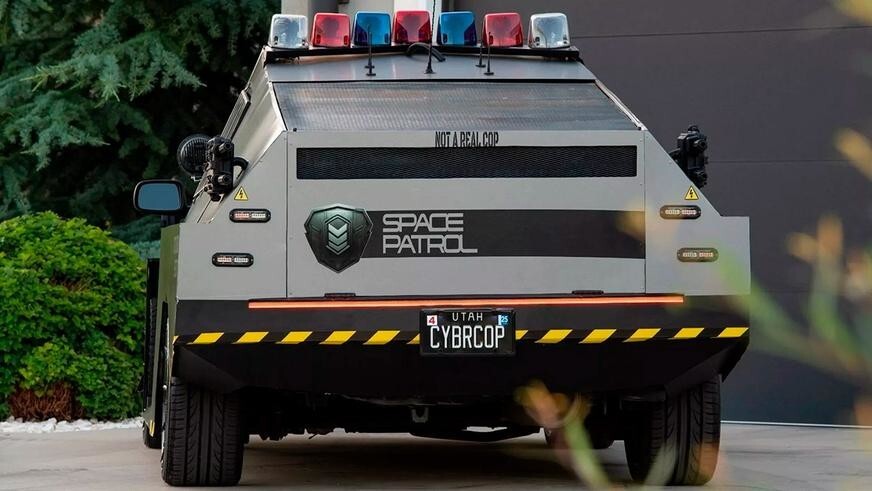 Toyota Prius превратили в копию Cybertruck в США