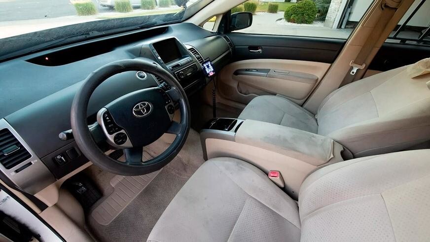 Toyota Prius превратили в копию Cybertruck в США
