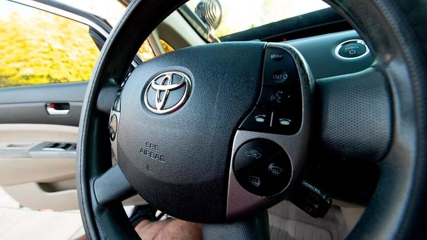 Toyota Prius превратили в копию Cybertruck в США