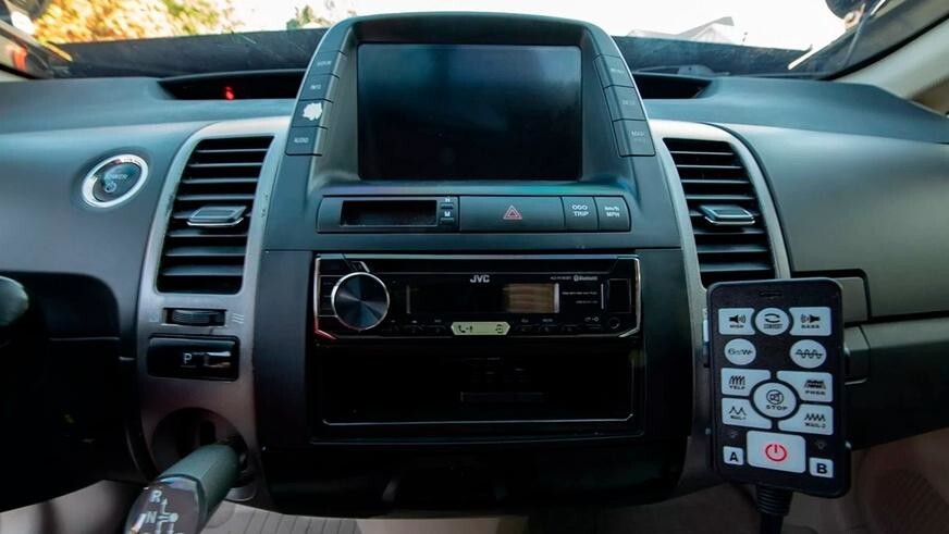 Toyota Prius превратили в копию Cybertruck в США