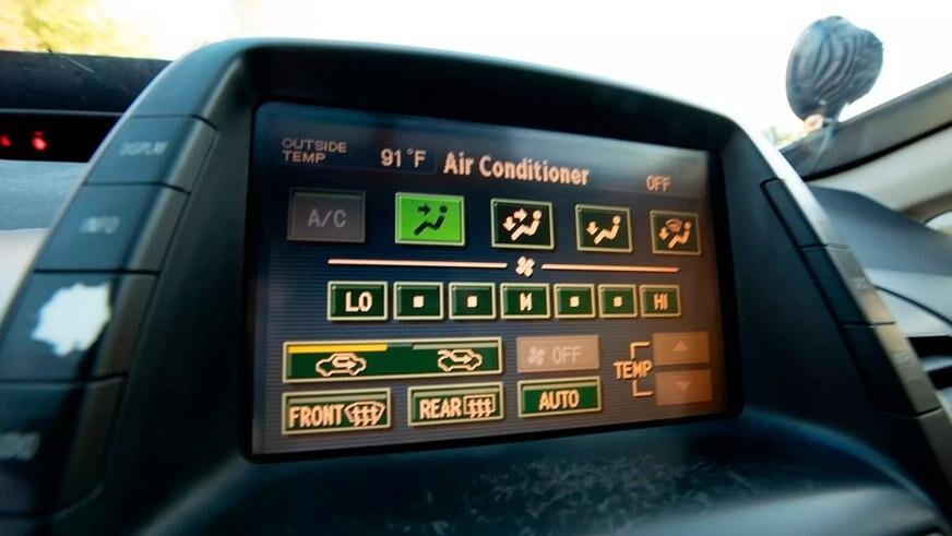 Toyota Prius превратили в копию Cybertruck в США