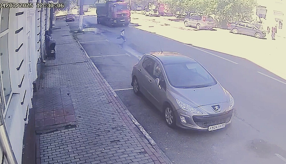Ребёнок выбежал на дорогу и спровоцировал серьёзное ДТП
