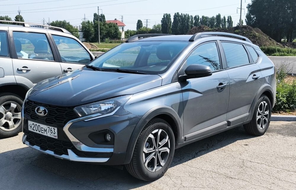АвтоВАЗ решил повременить с выпуском базовой комплектации Lada Iskra и сосредоточиться на дорогой