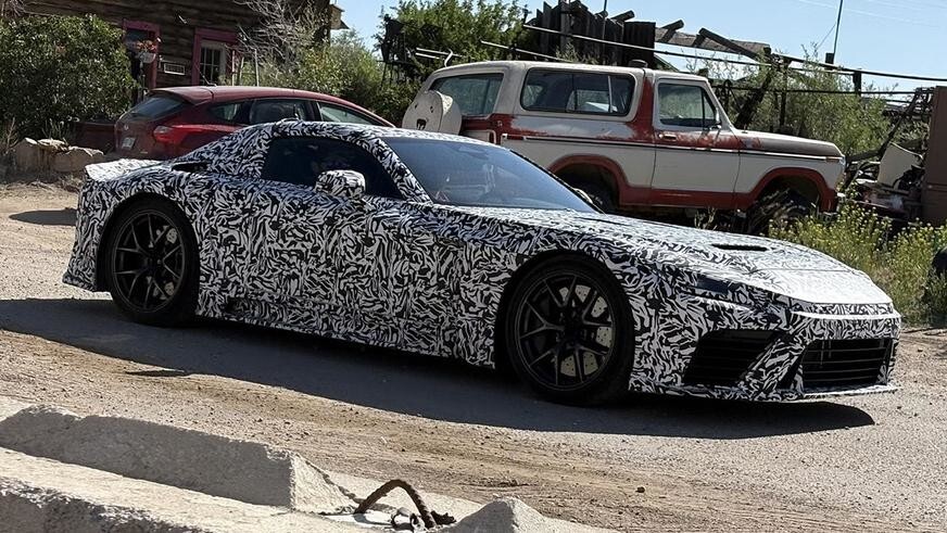  Lexus неожиданно показал сразу два суперкара