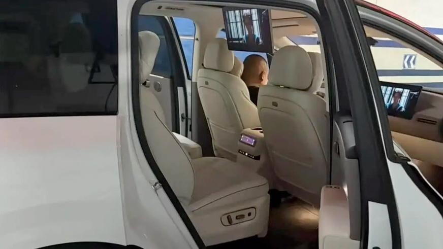 Рассекречен интерьер первого электрокроссовера Li Auto