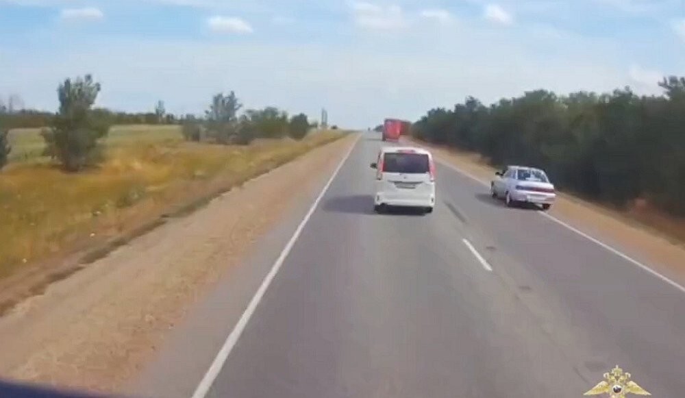 Выехал на обгон не глядя на дорогу