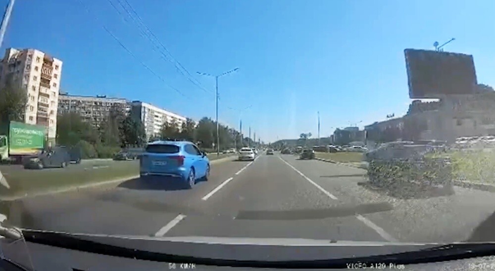 Собрал страйк из припаркованных автомобилей