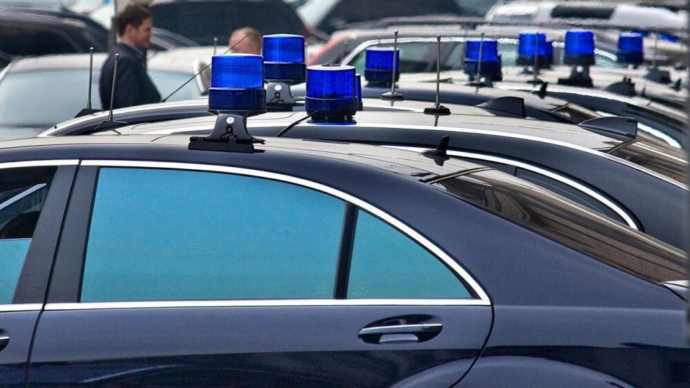 Госдума утвердила 10-тысячный штраф за непропуск автомобилей с мигалками