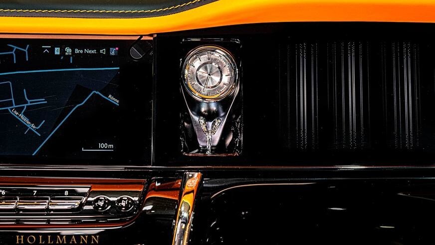 На продажу выставили очень дорогой Rolls-Royce Cullinan от Mansory