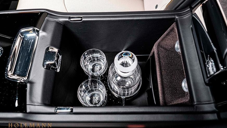 На продажу выставили очень дорогой Rolls-Royce Cullinan от Mansory