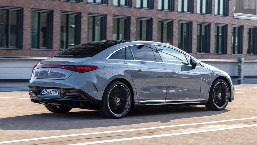 Электромобили Mercedes-Benz EQE оказались почти никому не нужны