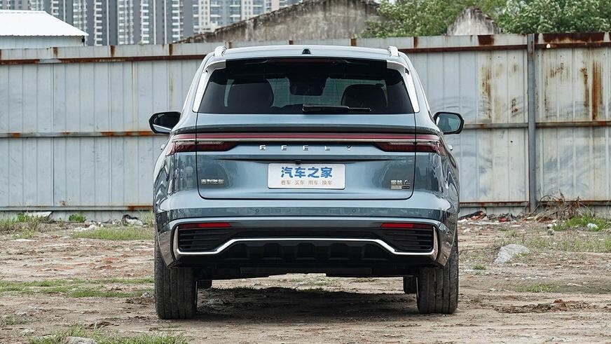 В Китае начались продажи обновлённых Geely Monjaro и Preface