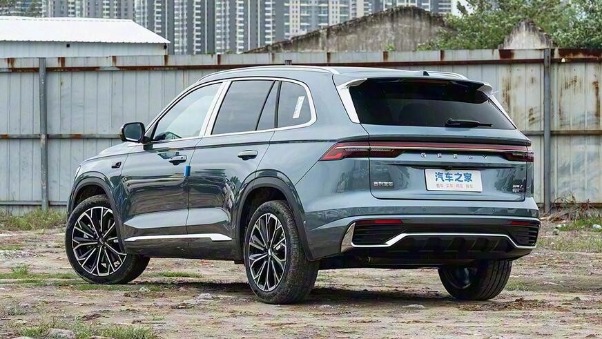 В Китае начались продажи обновлённых Geely Monjaro и Preface