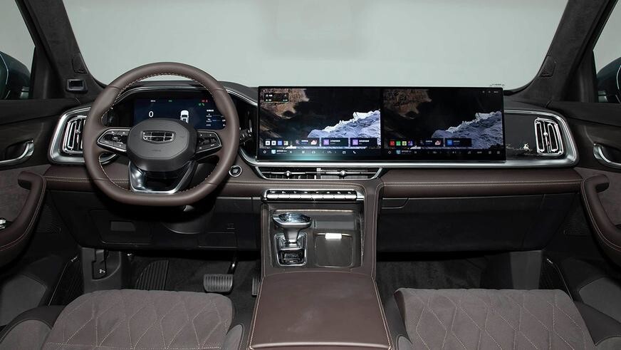 В Китае начались продажи обновлённых Geely Monjaro и Preface
