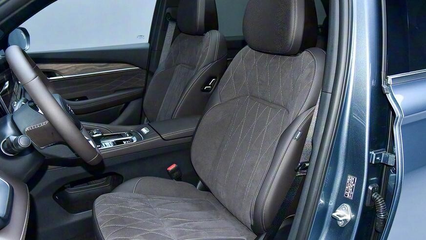 В Китае начались продажи обновлённых Geely Monjaro и Preface