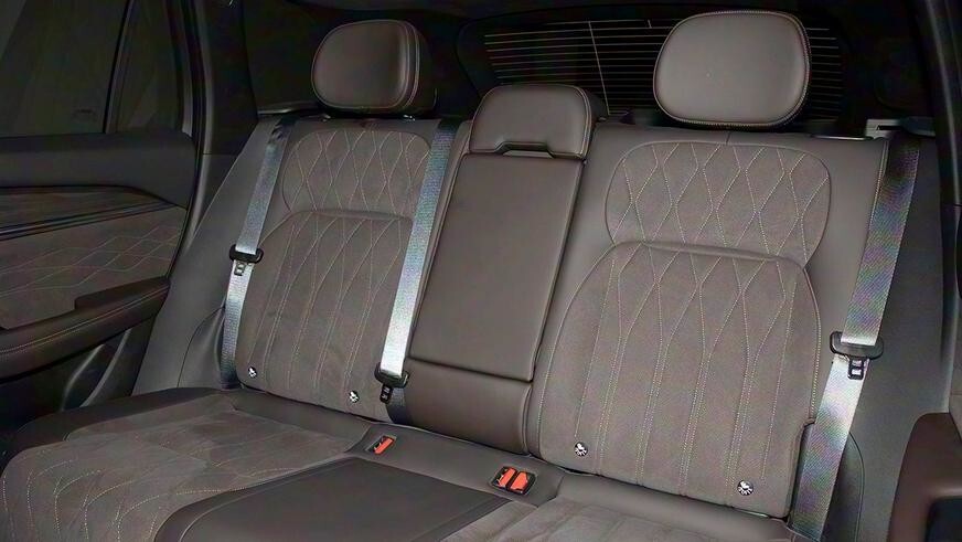 В Китае начались продажи обновлённых Geely Monjaro и Preface