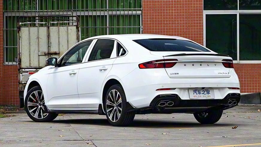 В Китае начались продажи обновлённых Geely Monjaro и Preface