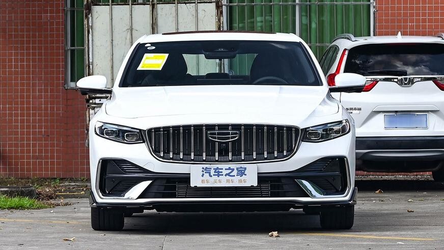 В Китае начались продажи обновлённых Geely Monjaro и Preface