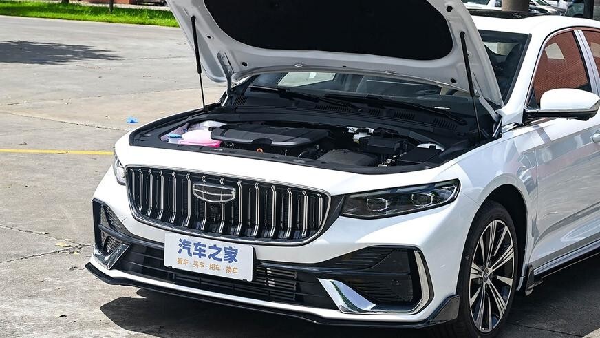 В Китае начались продажи обновлённых Geely Monjaro и Preface