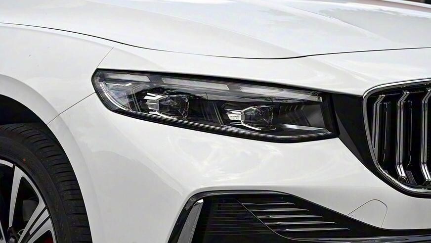 В Китае начались продажи обновлённых Geely Monjaro и Preface
