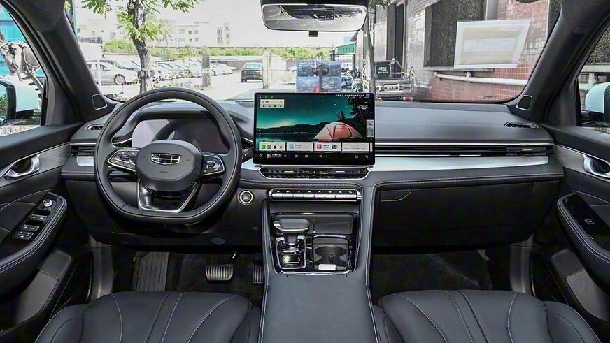 В Китае начались продажи обновлённых Geely Monjaro и Preface