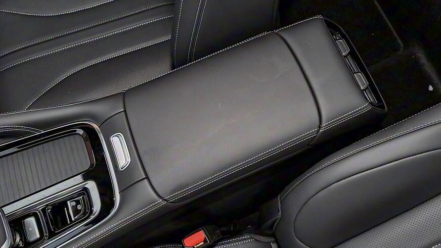 В Китае начались продажи обновлённых Geely Monjaro и Preface