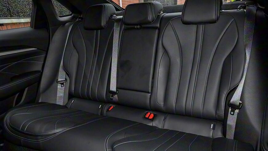 В Китае начались продажи обновлённых Geely Monjaro и Preface