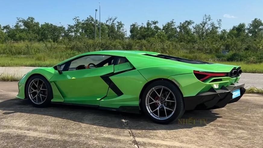 Во Вьетнаме сделали реплику Lamborghini из старого Nissan