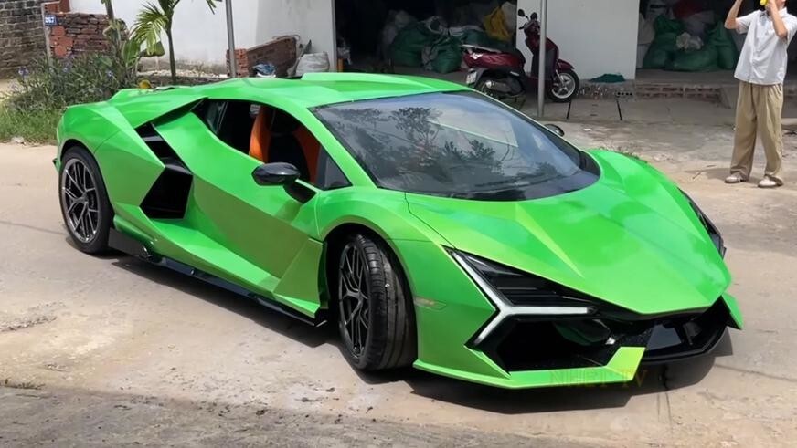 Во Вьетнаме сделали реплику Lamborghini из старого Nissan