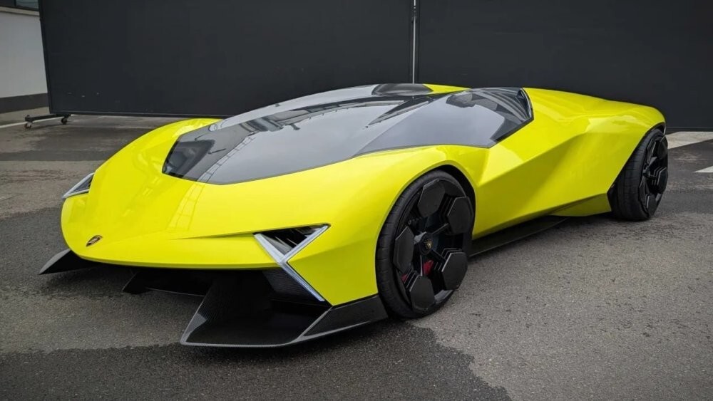Lamborghini выпустит "Бэтмобиль". Компания показала концепт суперкара Manifesto