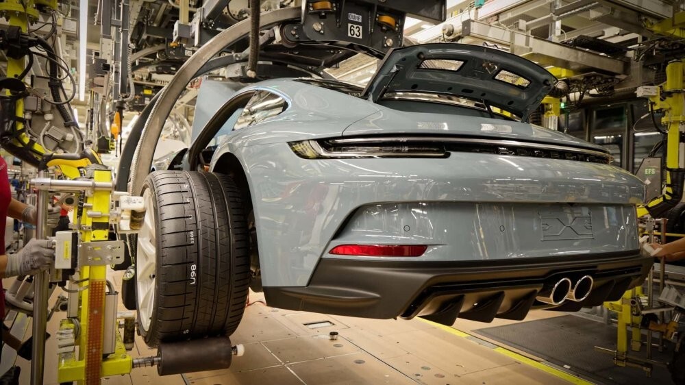 Porsche потеряла 96% прибыли за первые девять месяцев 2025 года Porsche потеряла 96% прибыли за первые девять месяцев 2025 года