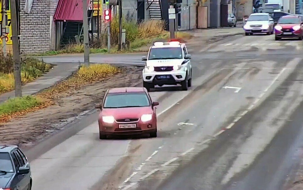 Пьяный угонщик пытался скрыться от полиции и попал на кладбище Пьяный угонщик пытался скрыться от полиции и попал на кладбище