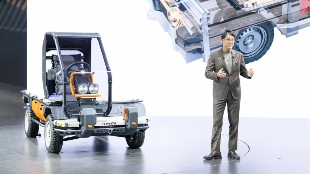 Toyota представила крошечный грузовик-конструктор, который будет продавать полуразобранным Toyota представила крошечный грузовик-конструктор, который будет продавать полуразобранным