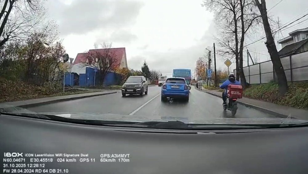 Вроде курьеры на велосипедах, но ведут себя уже как настоящие хрусты Вроде курьеры на велосипедах, но ведут себя уже как настоящие хрусты