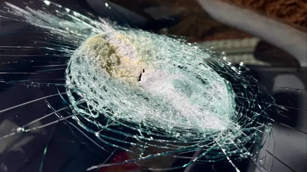 В электрокар Tesla попал метеорит: водителя спас автопилот FSD