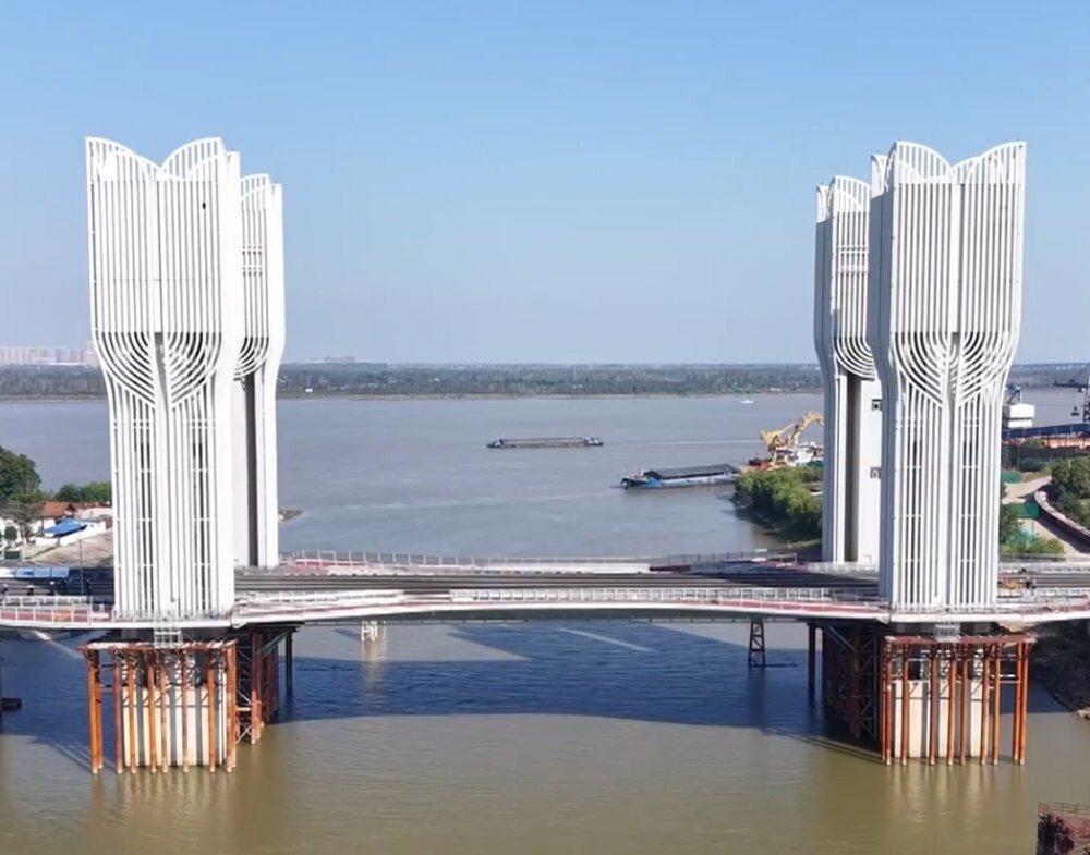 В Ухане открылся первый подъёмный мост Китая