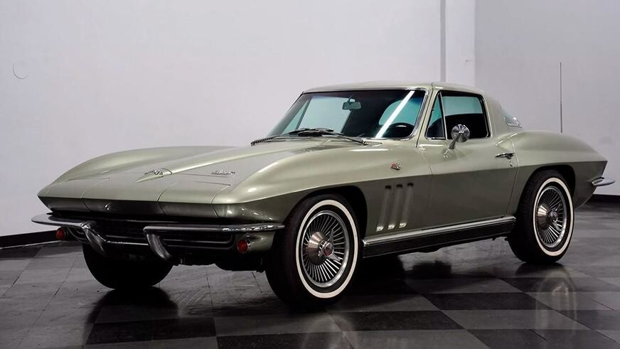 Несколько автомобилей разбили прямо на аукционе Mecum