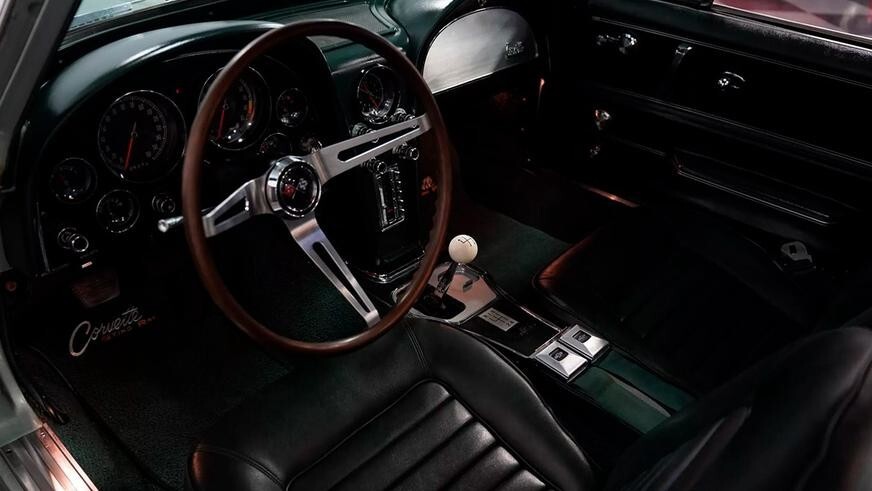 Несколько автомобилей разбили прямо на аукционе Mecum