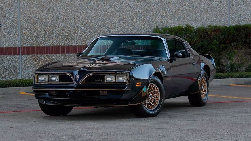 Несколько автомобилей разбили прямо на аукционе Mecum