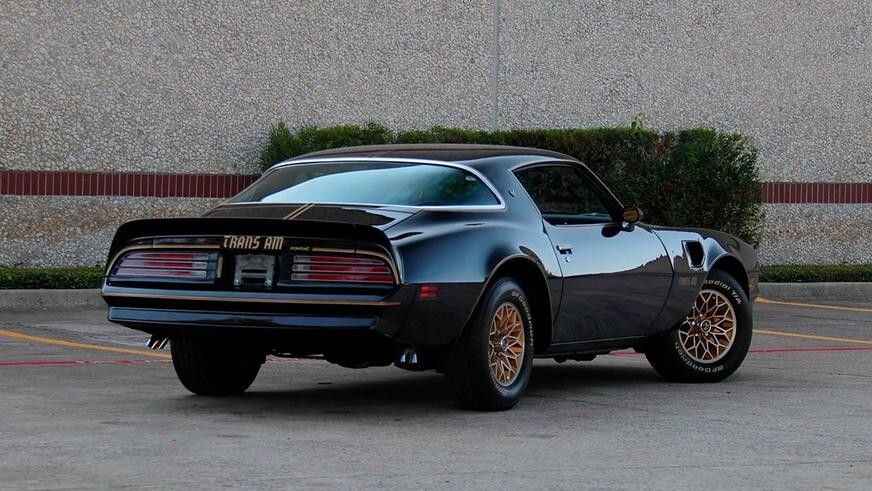 Несколько автомобилей разбили прямо на аукционе Mecum