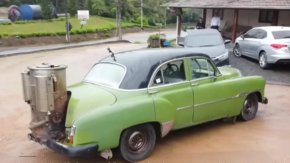 Chevrolet Styleline Deluxe на дровах уже почти полвека ездит по Бразилии