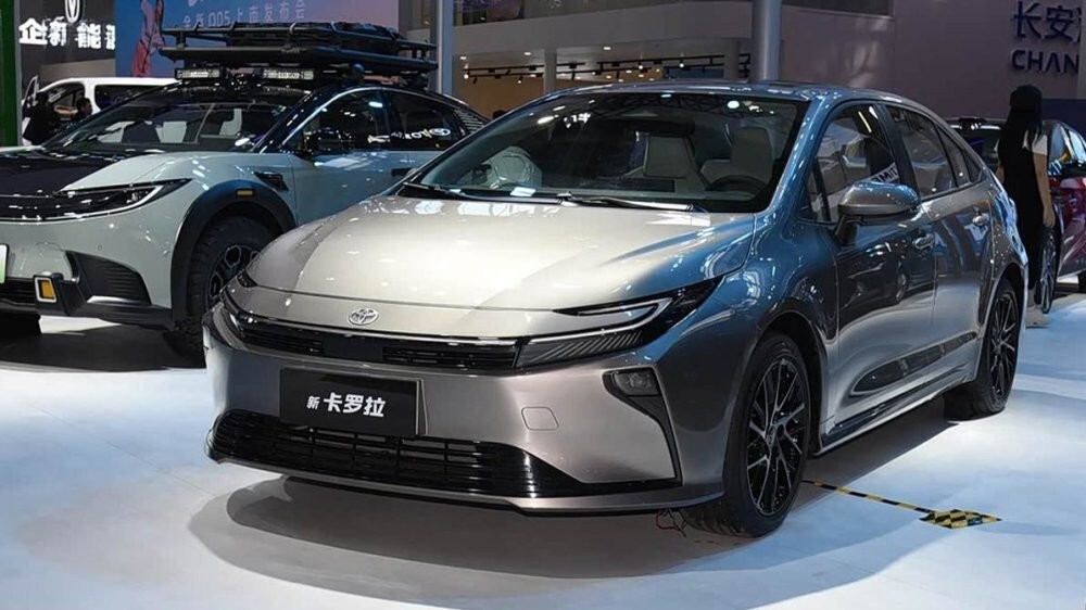 Toyota Corolla получила новую внешность, но пока только для Китая