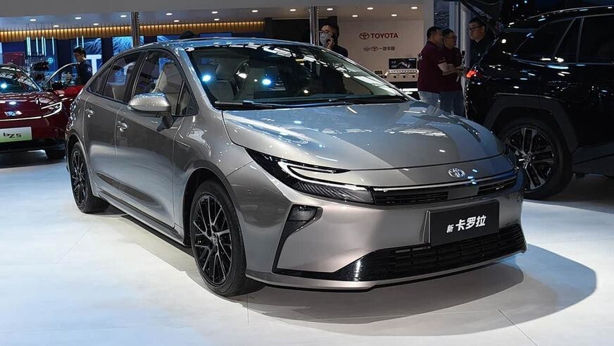 Toyota Corolla получила новую внешность, но пока только для Китая