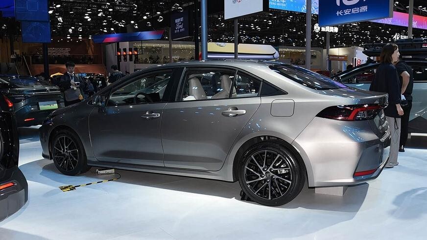 Toyota Corolla получила новую внешность, но пока только для Китая