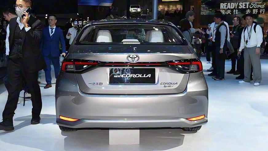 Toyota Corolla получила новую внешность, но пока только для Китая