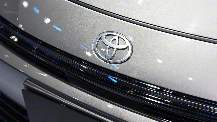 Toyota Corolla получила новую внешность, но пока только для Китая