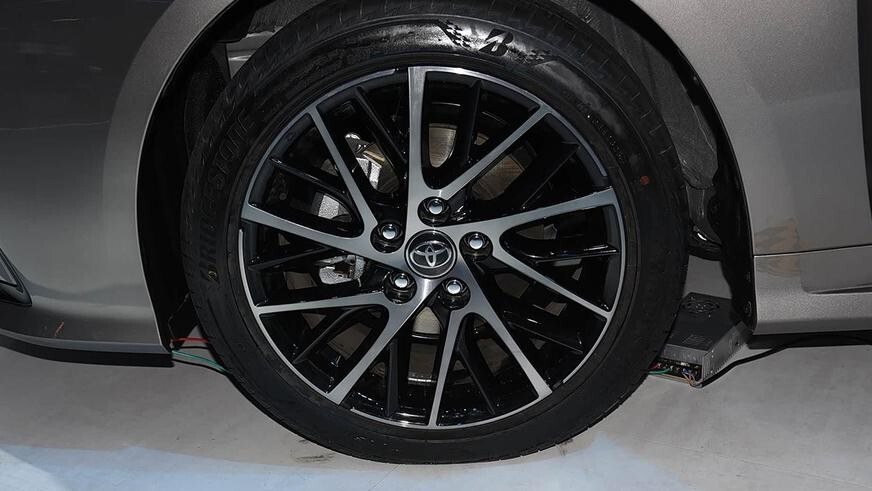 Toyota Corolla получила новую внешность, но пока только для Китая