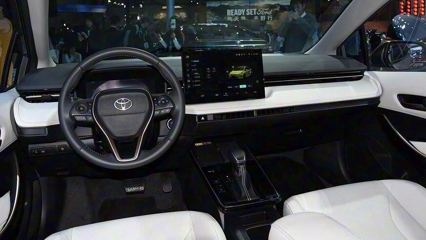 Toyota Corolla получила новую внешность, но пока только для Китая